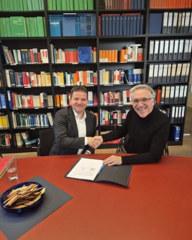 PM Bildmaterial_Vertragsunterzeichnung_Herr Holger Jung